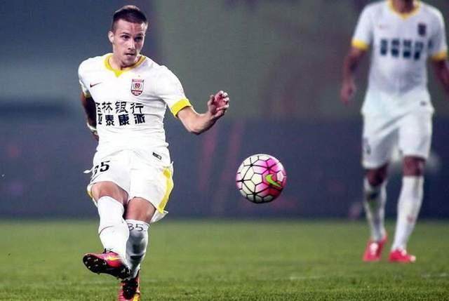 167棋牌官网-穆里尼奥兴衰史（76）：九流前锋为516天盖棺